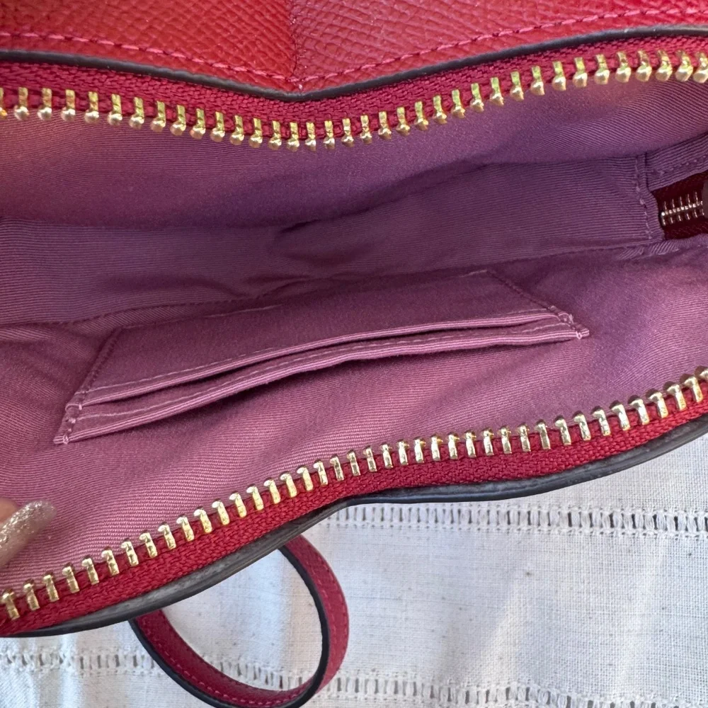 Coach RARE color block pink red HEART crossbody bag. NEW WITHOUT TAGS - Picture 15 of 16